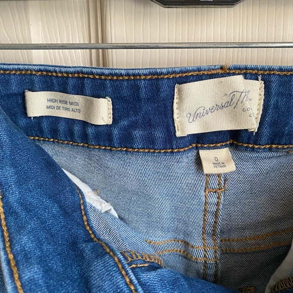 Universal Thread Ripped Blue Jean Shorts - Picture 4 of 4